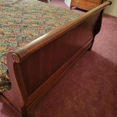 Queen Size Sleigh Bed Frame and More (GB-DW)