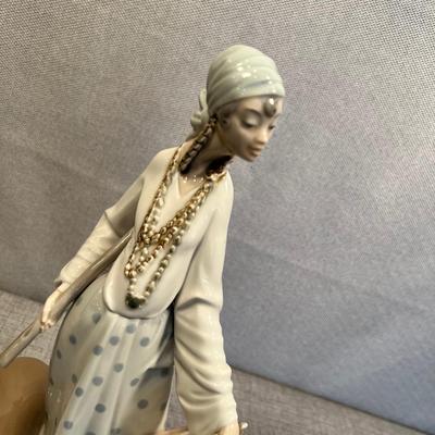 Vintage Large Lladro Gypsy Women With Bear # 4919 Figurine