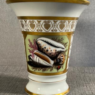 Mottahedah Design Porcelain Vase Germany Seashells