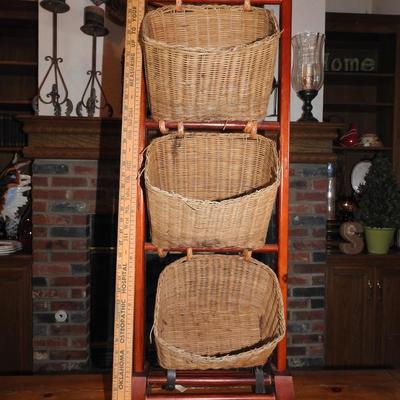 Basket stand