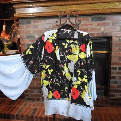 Beautiful pioneer woman blouse