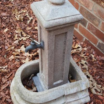 Garden water fountain