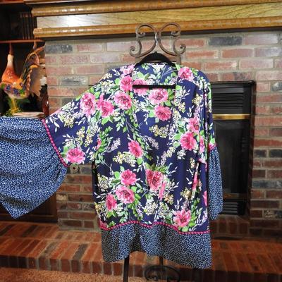 Beautiful pioneer woman blouse