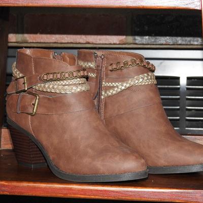 Women's shoes size 8