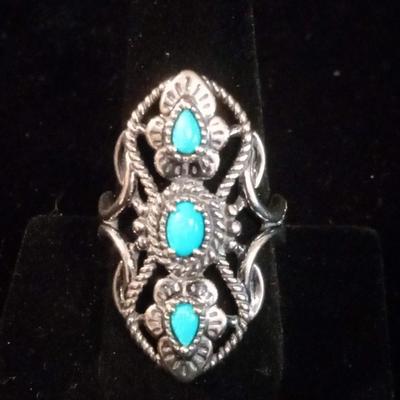 STERLING SILVER AND TURQUOISE LADIES RING