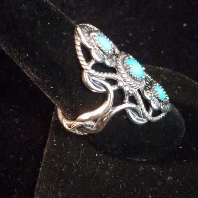 STERLING SILVER AND TURQUOISE LADIES RING