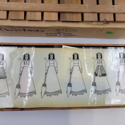 2 - THOMAS PACCONI CLASSICS 2004 COLLECTION 9-DOLL CHRISTMAS ORNAMENT SET