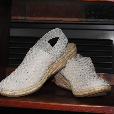 Women's shoe size 7 1/2