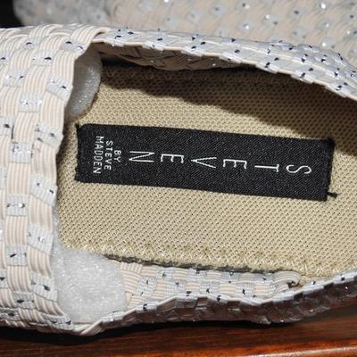 Women's shoe size 7 1/2