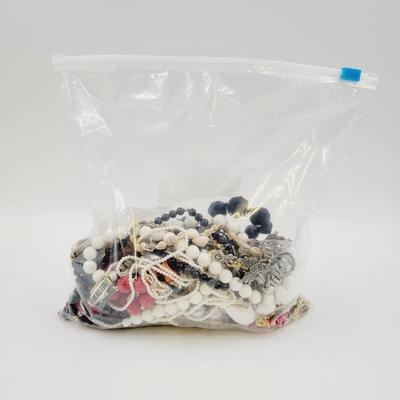 BAG OF PARTS, PIECES & BEADS OF JEWERLY