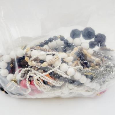 BAG OF PARTS, PIECES & BEADS OF JEWERLY