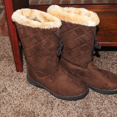 Women's boots size 8