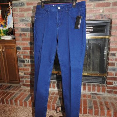 Signatures Studios womanâ€™s slacks