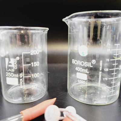 VINTAGE SCIENCE BEAKER & ACCESSORIES SET #1