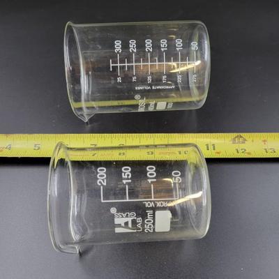 VINTAGE SCIENCE BEAKER & ACCESSORIES BUNDLE #2