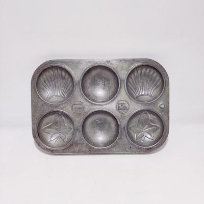 FUN MULTI DESIGN VINTAGE MINUTE MAID MUFFIN TIN MADE IN USA