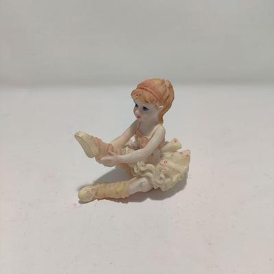 LOVELY LITTLE GIRL BALLERINA FIGURINE