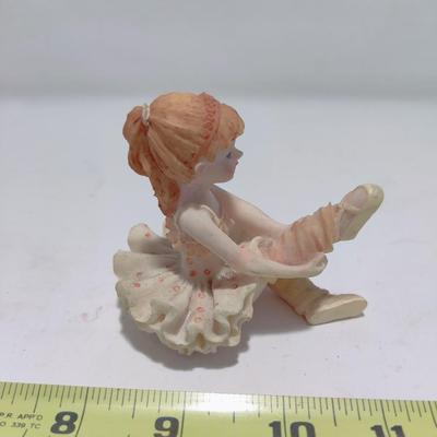 LOVELY LITTLE GIRL BALLERINA FIGURINE