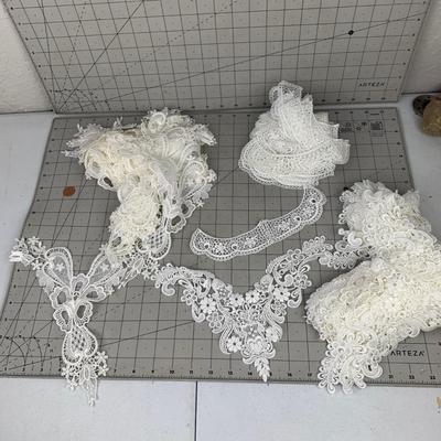 #53 Doll Collar Lace Pieces (F)