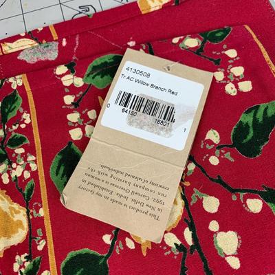 #69 April Cornell Table Runner Willow Branch Red