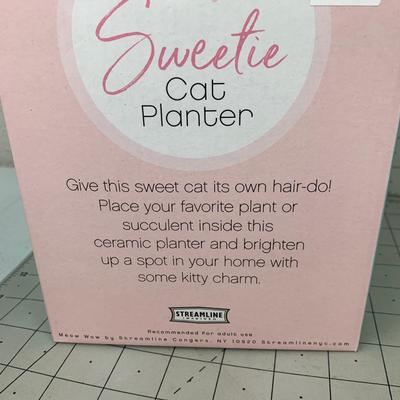 #96 Sweetie Cat Planter