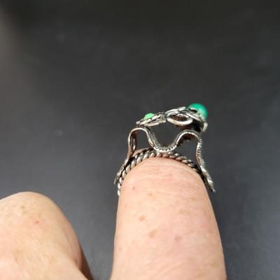 BEAUTIFUL SILVERTONED INTRICATE ADJUSTABLE RING