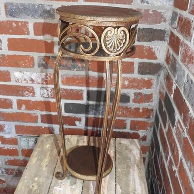 Outdoor metal plant stand