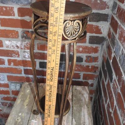 Outdoor metal plant stand