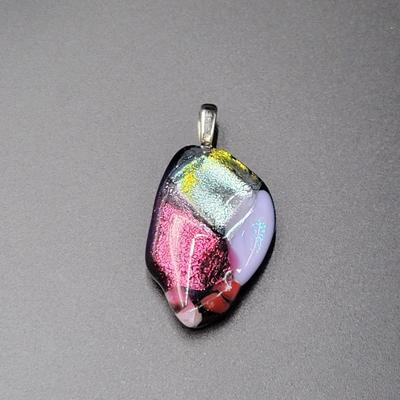 BEAUTIFUL UNSIGNED ARTIST MULTI COLORED GLASS PENDANT