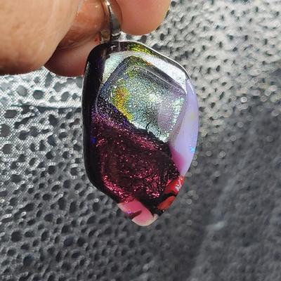BEAUTIFUL UNSIGNED ARTIST MULTI COLORED GLASS PENDANT