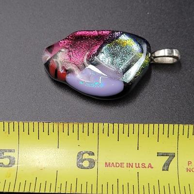 BEAUTIFUL UNSIGNED ARTIST MULTI COLORED GLASS PENDANT