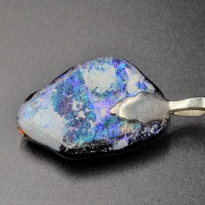 BEAUTIFUL UNSIGNED ARTIST MULTI COLORED GLASS PENDANT
