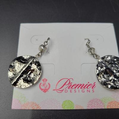 NEW PREMIER DESIGN SILVER TONED DANGLE EARRINGS