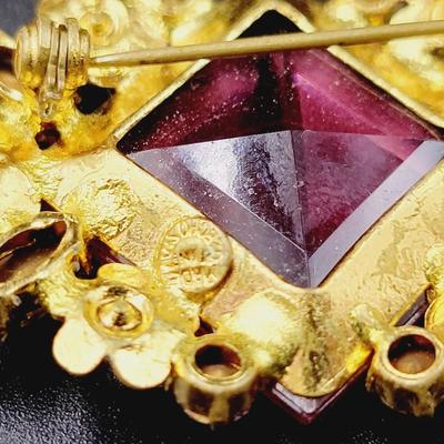 CZECHOSLOVAKIA BEAUTIFUL PINK & GOLD TONED VINTAGE BROOCH
