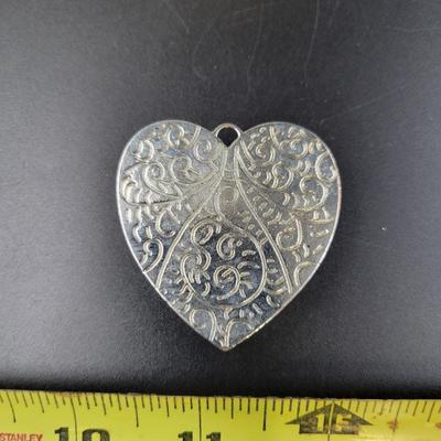 MULTI TONED RESIN HEART PENDANT