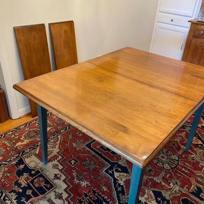 Oak Top Dining Table with Two Leaf Extension (DR-RG)