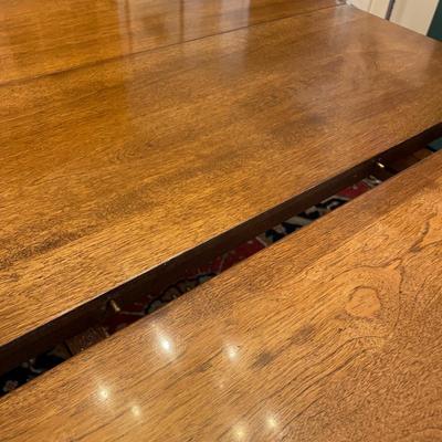 Oak Top Dining Table with Two Leaf Extension (DR-RG)