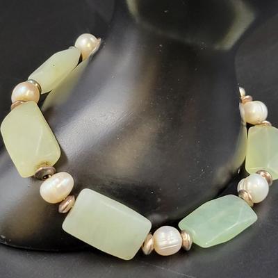 BEAUTIFUL STONE DECORATIVE BRACELET