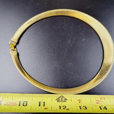VINTAGE PARK LANE GOLD TONED OMEGA CHOKER