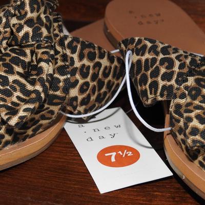 Women's shoe size 7 1/2