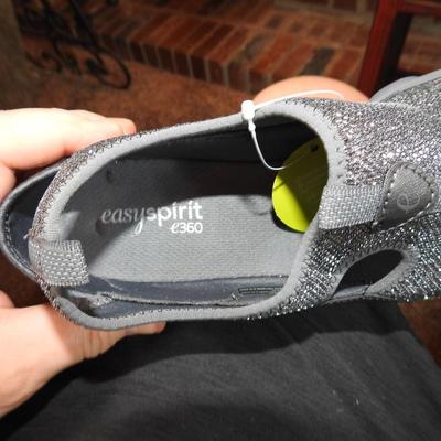 Women's shoes size 8