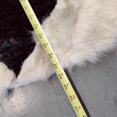 BEAUTIFUL FAUX FUR RUG WITH PLEATHER BACKING 44"