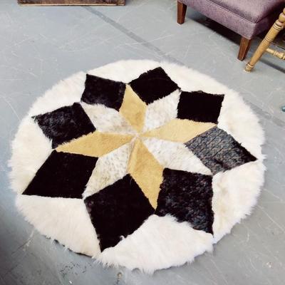 BEAUTIFUL FAUX FUR RUG WITH PLEATHER BACKING 44"