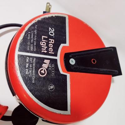 FABULOUS 20 FT RETRACTABLE REEL TROUBLE LIGHT