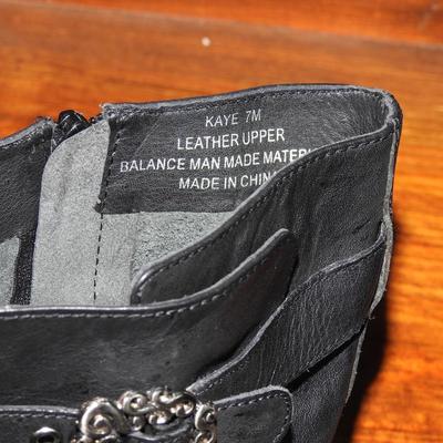 Women's shoe size 7M