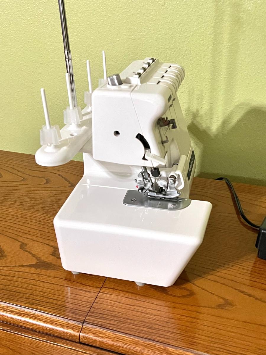 HUSKYLOCK 901 Serger