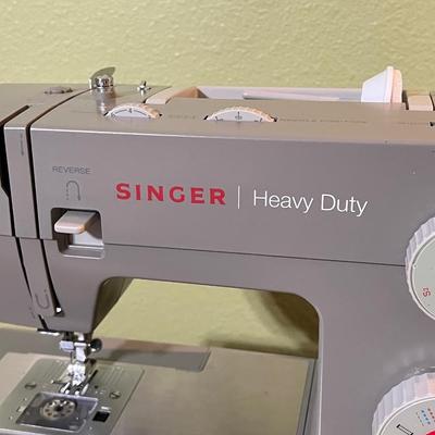 SINGER ~ Heavy Duty ~ Sewing Machine