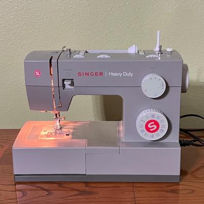 SINGER ~ Heavy Duty ~ Sewing Machine