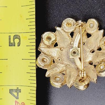 VINTAGE GOLD TONED & FAUX EMERALD BROOCH