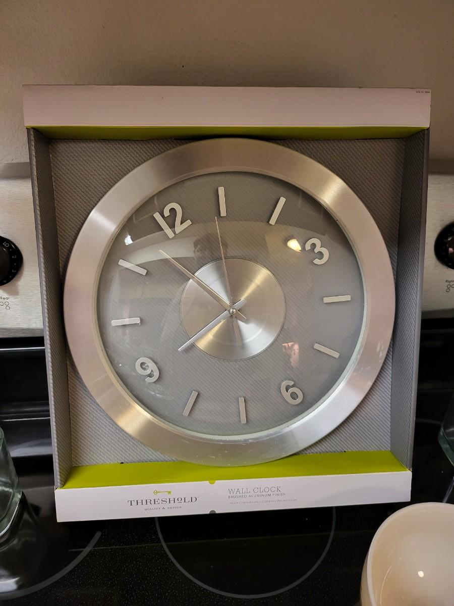 Threshold Wall Clock Lot